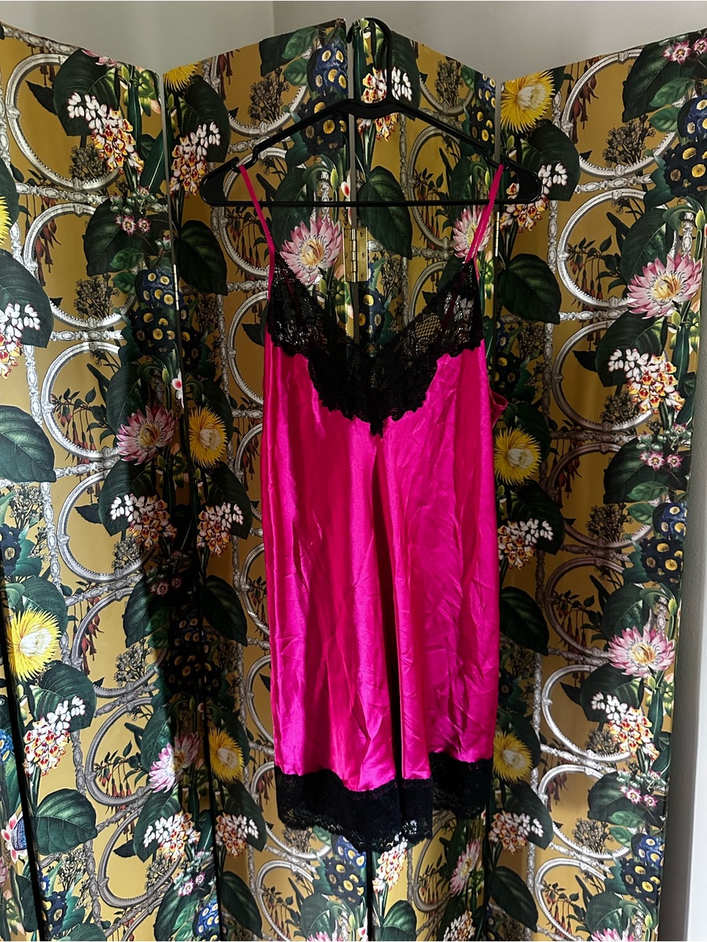 Oscar de la Renta Fuchsia Satin Slip with Black Lace Trim